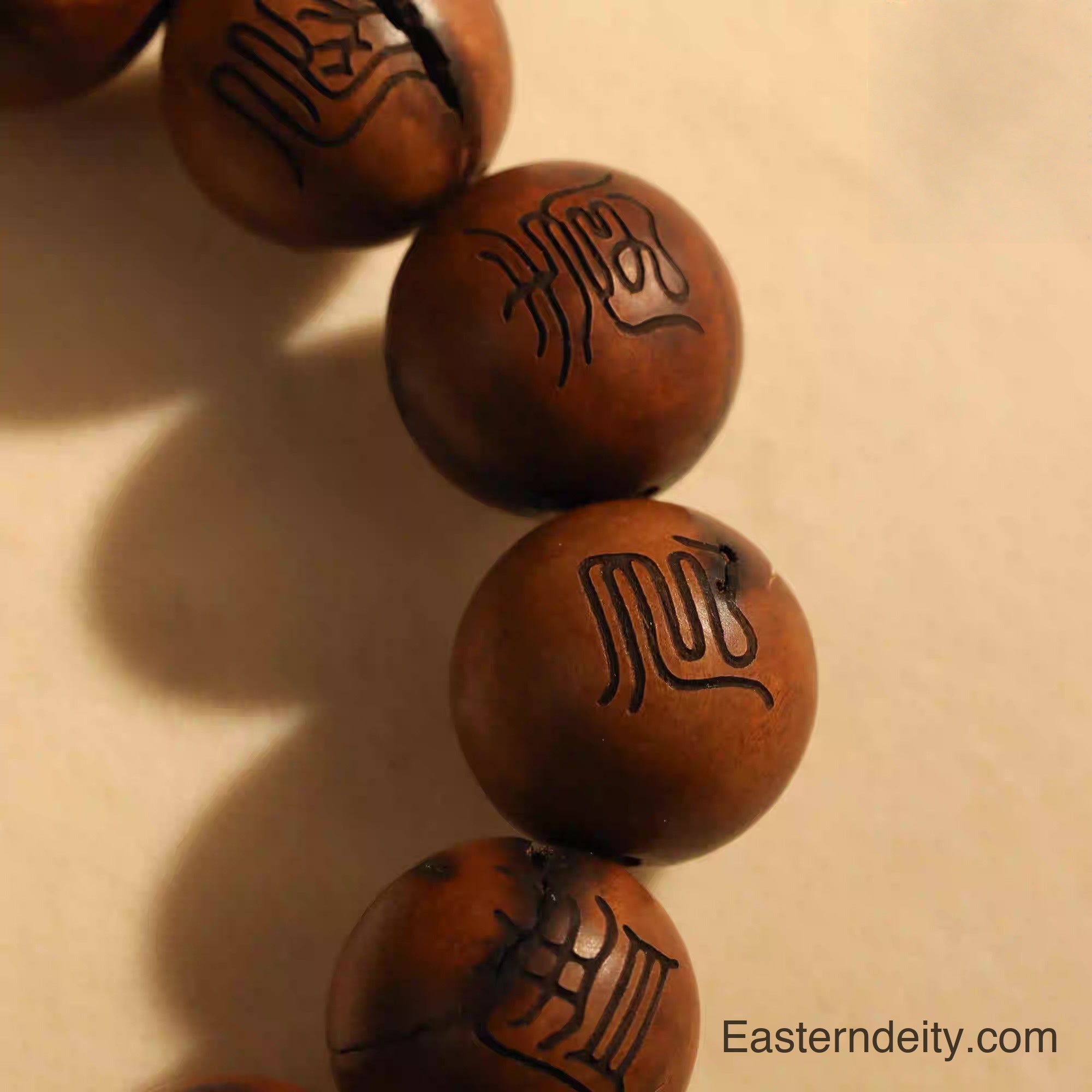 Pulsera de madera de azufaifo oriental con diseño de trueno – Cuentas del Sutra del Campo Creciente