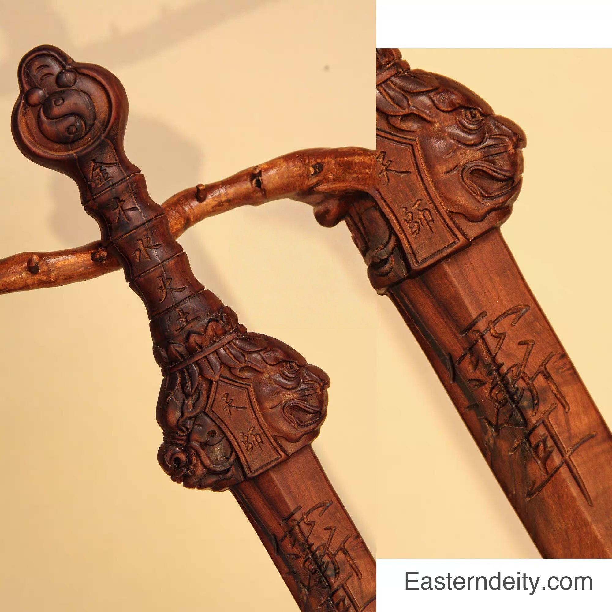 Espada ritual oriental hecha a mano con sello Ziwei y madera de melocotón impactado por el trueno.